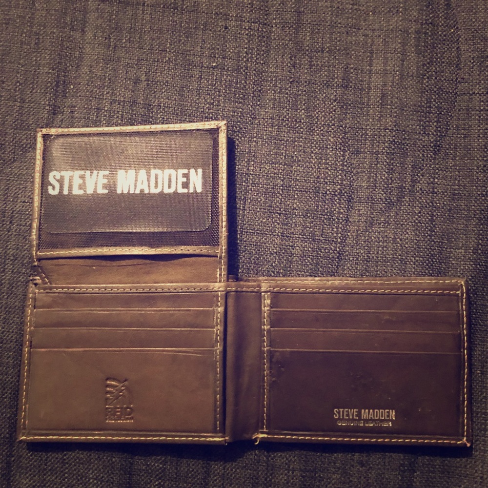 Steve Madden leather wallet